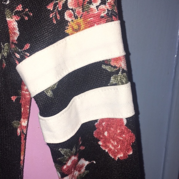 Extremely ME,  women’s hoodie.  Size 7/8.  Floral. Black. - Picture 4 of 9